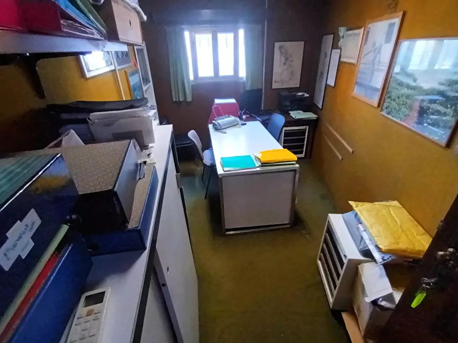 Immagine 14 di Appartamento in vendita  a Lucca