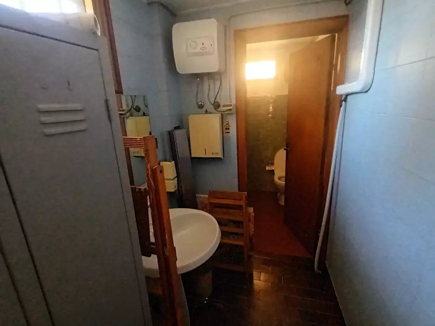 Immagine 11 di Appartamento in vendita  a Lucca