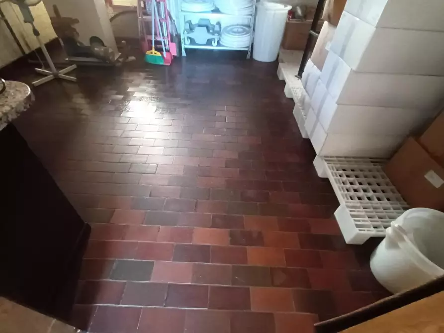 Immagine 7 di Appartamento in vendita  a Lucca