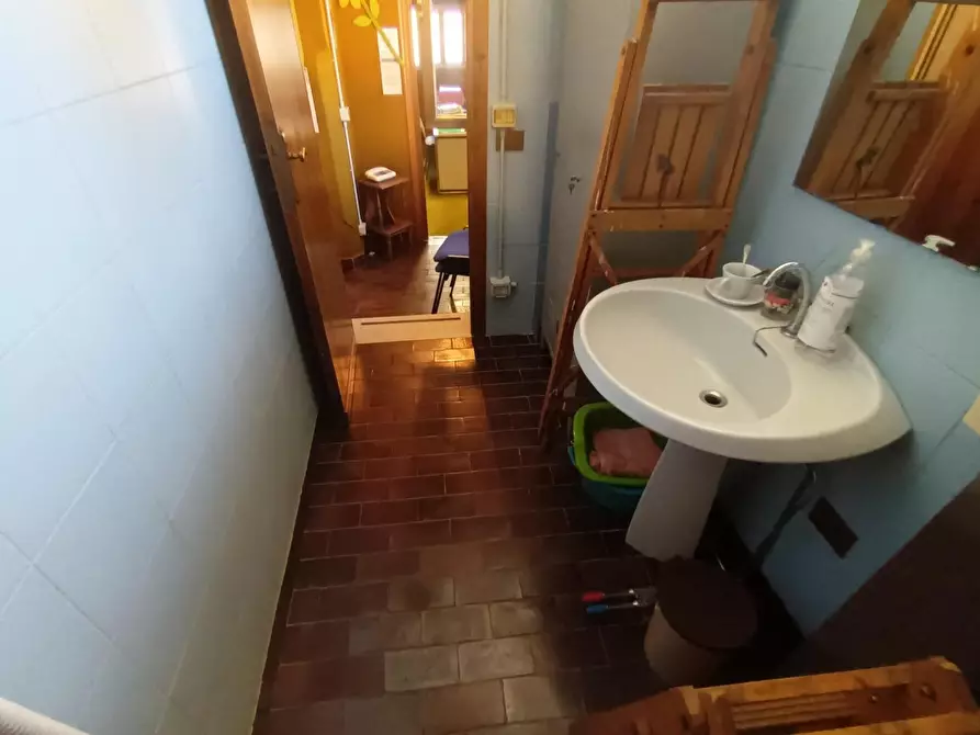 Immagine 8 di Appartamento in vendita  a Lucca