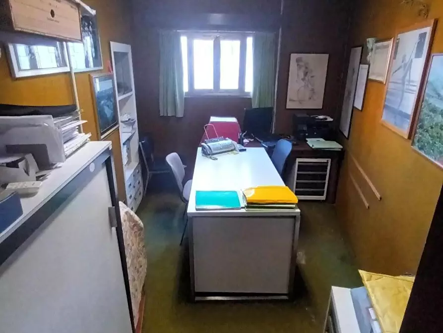 Immagine 13 di Appartamento in vendita  a Lucca