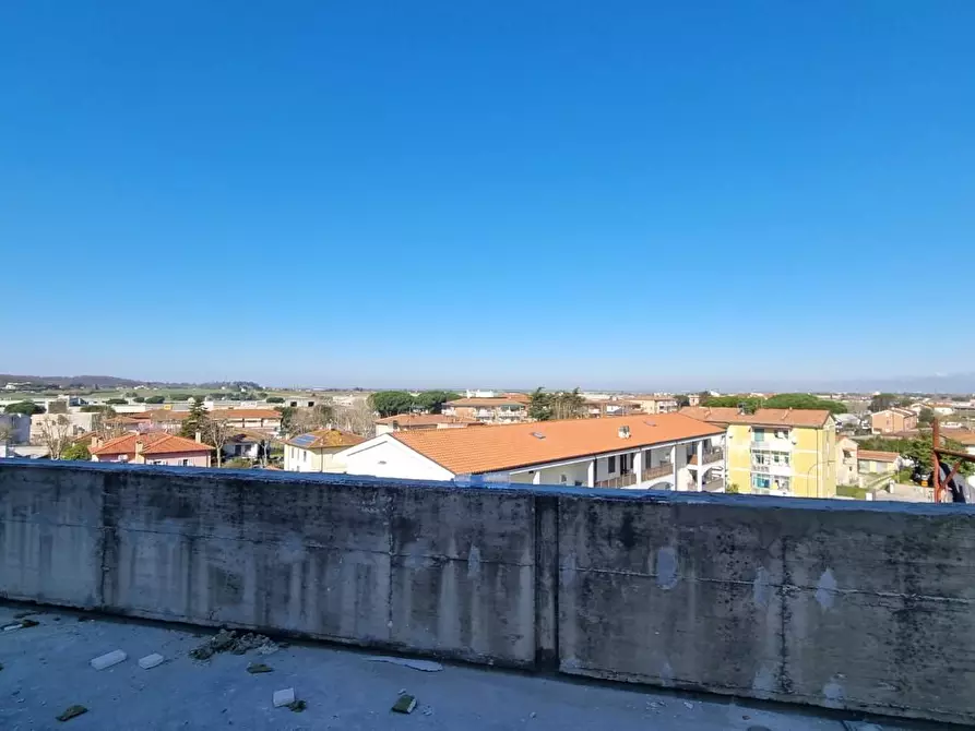 Immagine 15 di Appartamento in vendita  a Collesalvetti