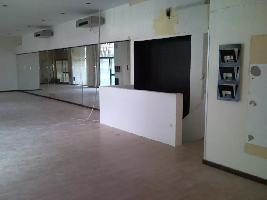 Immagine 7 di Negozio in vendita  a Grosseto