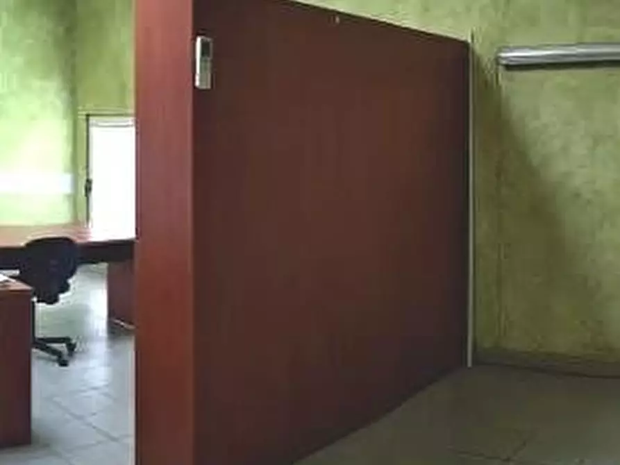 Immagine 9 di Ufficio in affitto  a Monteriggioni