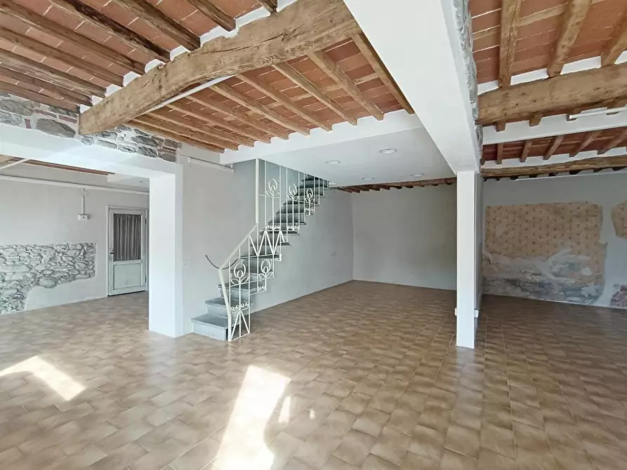 Immagine 3 di Locale commerciale in affitto  a Capannori