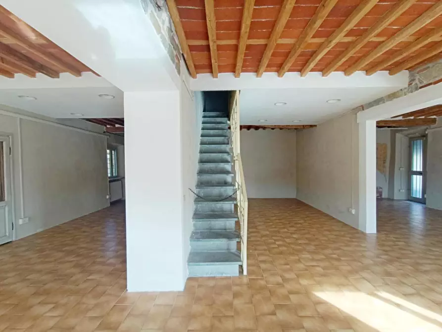 Immagine 4 di Locale commerciale in affitto  a Capannori