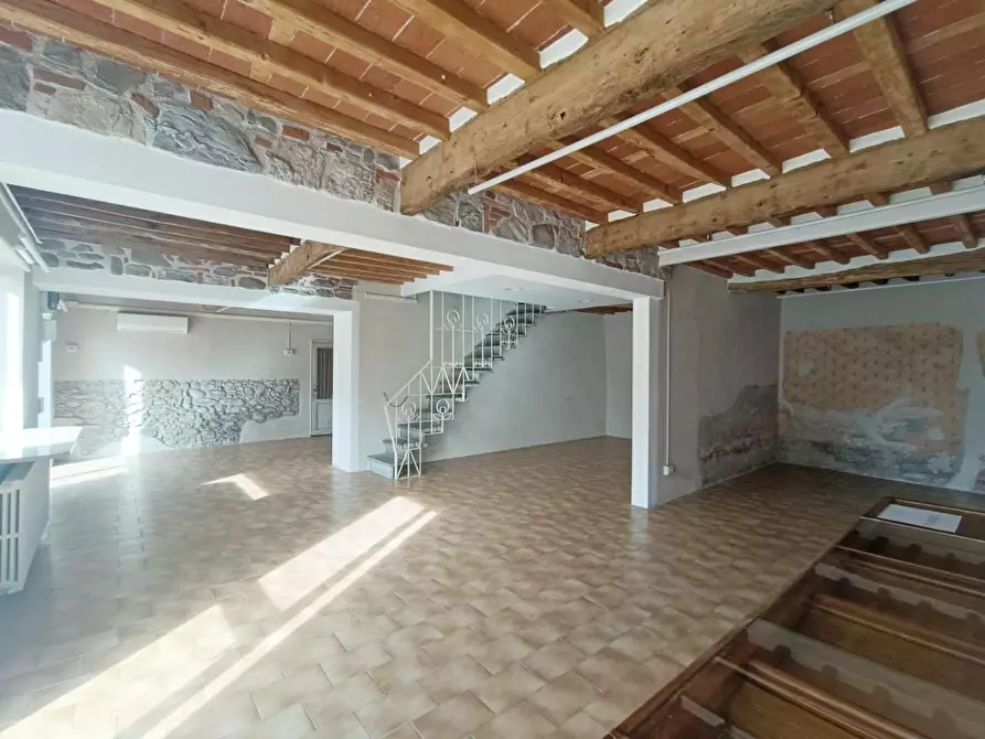 Immagine 7 di Locale commerciale in affitto  a Capannori