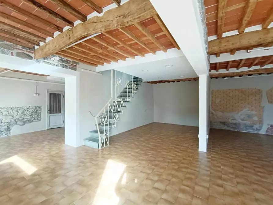 Immagine 1 di Locale commerciale in affitto  a Capannori