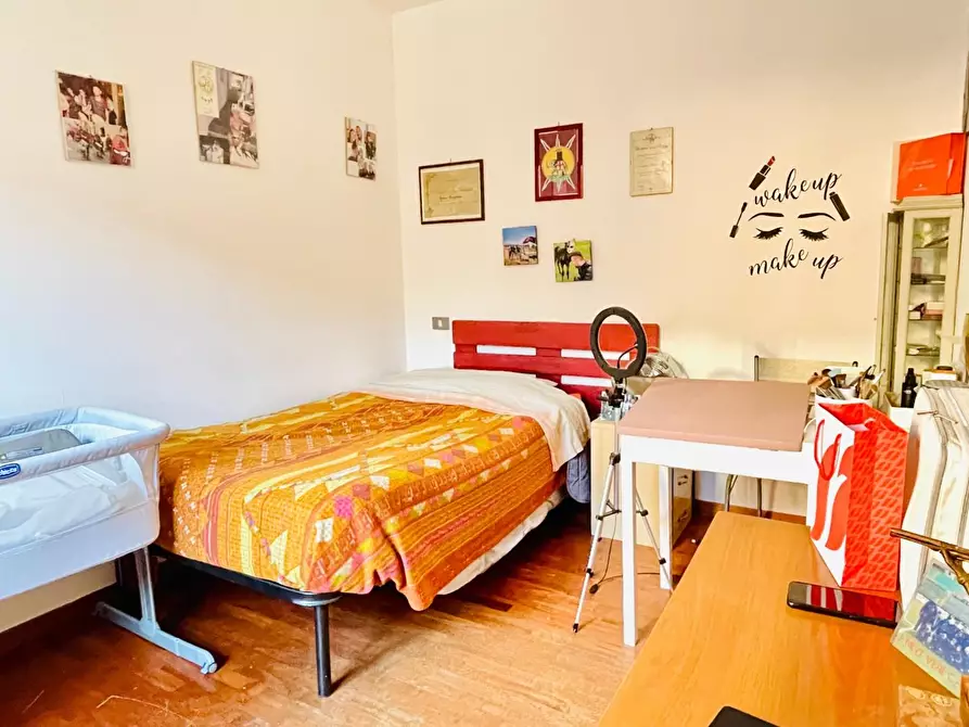 Immagine 14 di Appartamento in vendita  a Siena