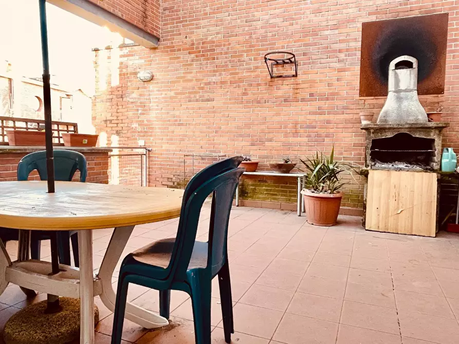 Immagine 1 di Appartamento in vendita  a Siena