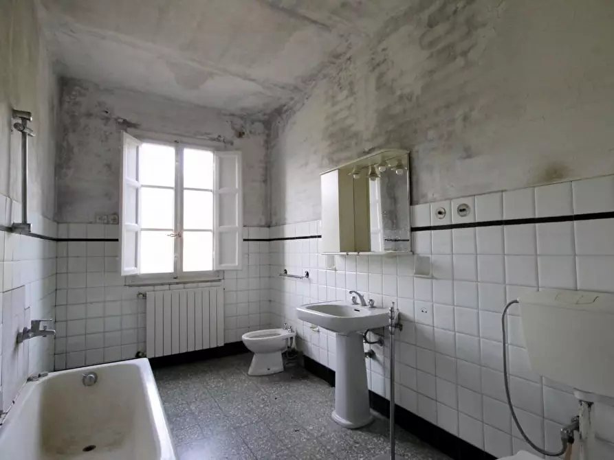 Immagine 32 di Rustico / casale in vendita  a Capannori