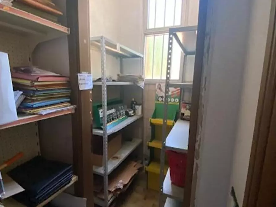 Immagine 11 di Negozio in vendita  a Santa Maria A Monte