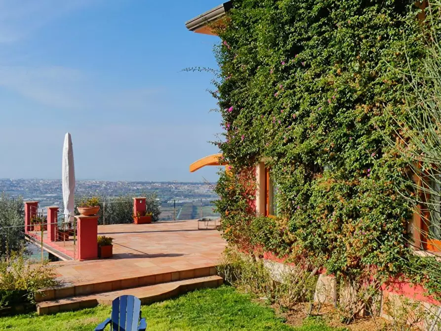 Immagine 59 di Casa colonica in vendita  a Massarosa