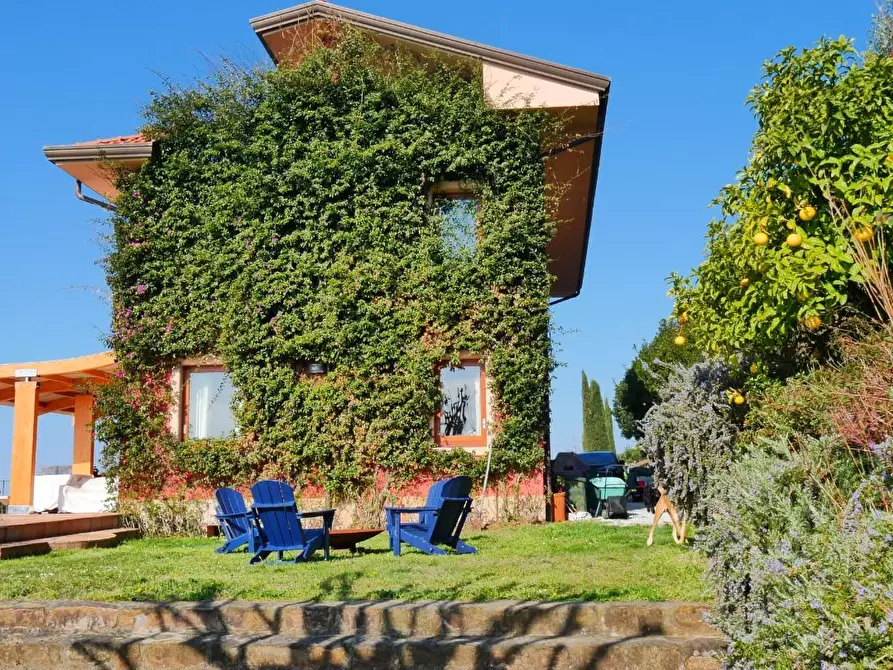 Immagine 55 di Casa colonica in vendita  a Massarosa