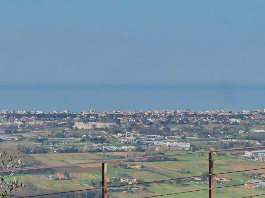 Immagine 25 di Casa colonica in vendita  a Massarosa