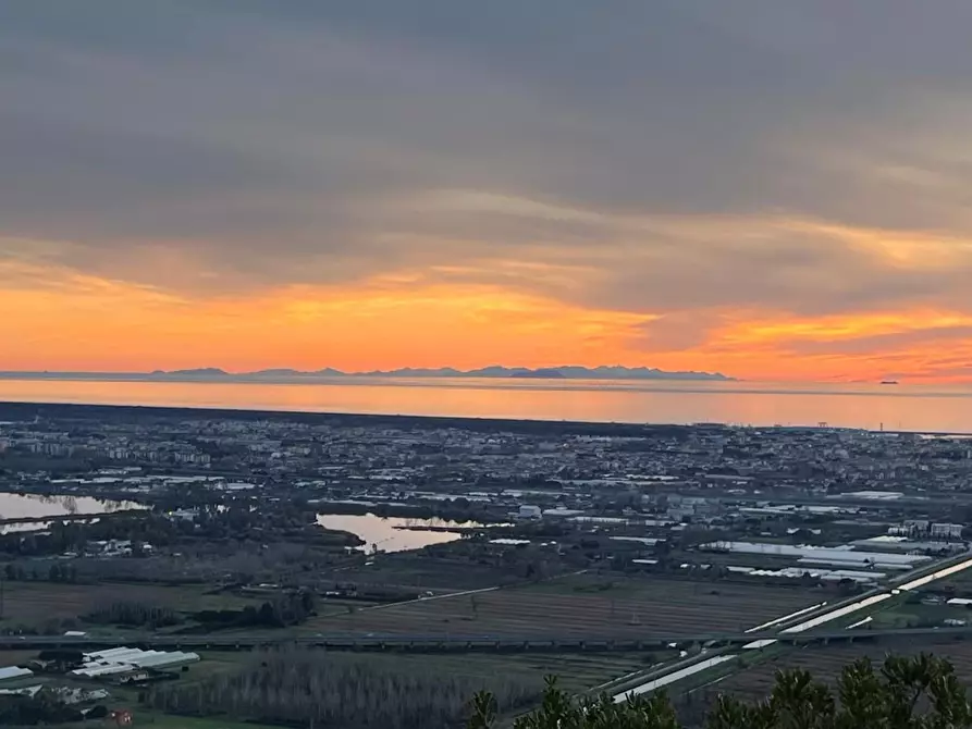 Immagine 176 di Casa colonica in vendita  a Massarosa