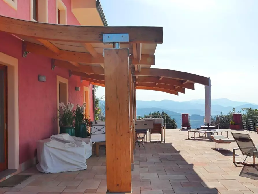 Immagine 39 di Casa colonica in vendita  a Massarosa