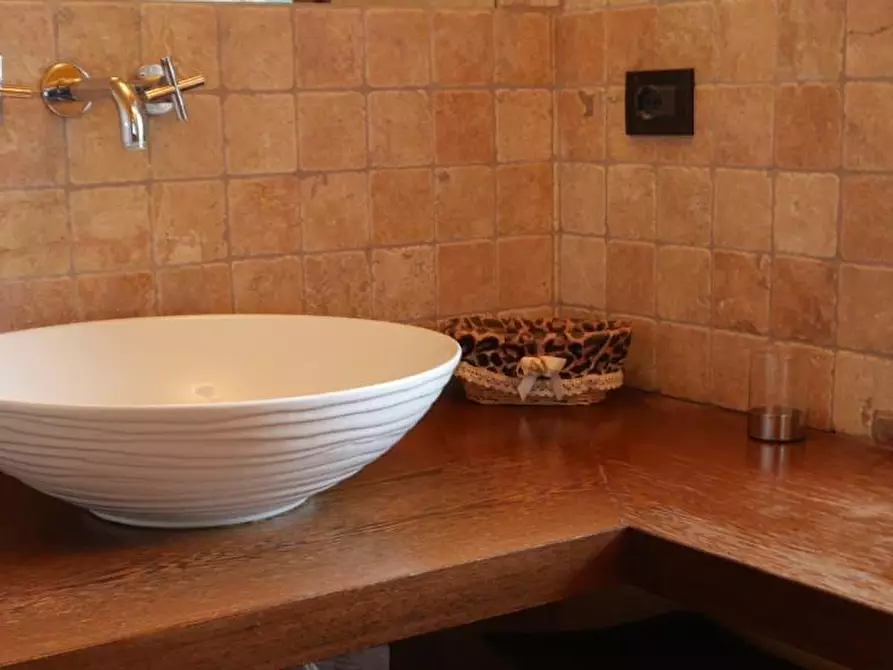 Immagine 190 di Casa colonica in vendita  a Massarosa