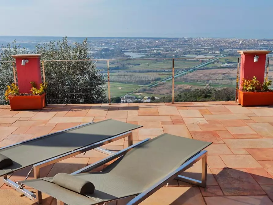 Immagine 36 di Casa colonica in vendita  a Massarosa