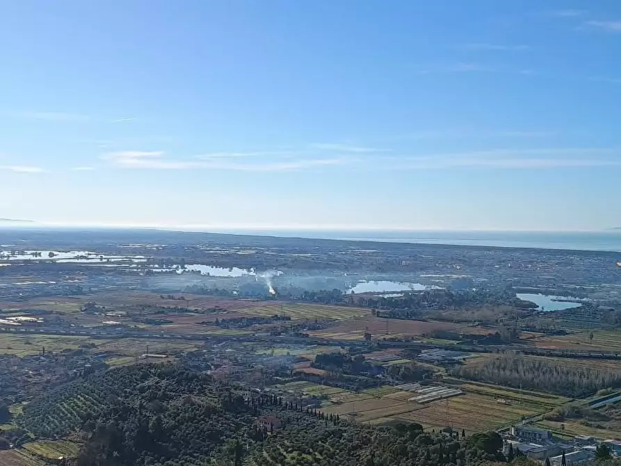Immagine 15 di Casa colonica in vendita  a Massarosa