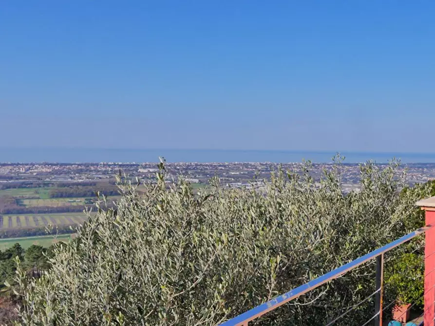 Immagine 28 di Casa colonica in vendita  a Massarosa