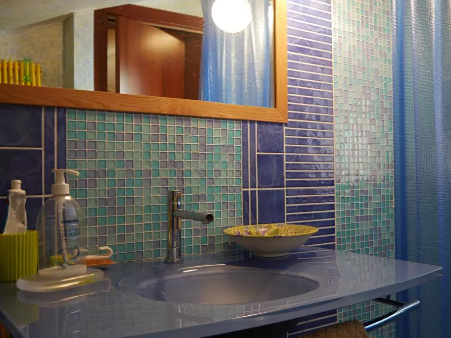 Immagine 157 di Casa colonica in vendita  a Massarosa