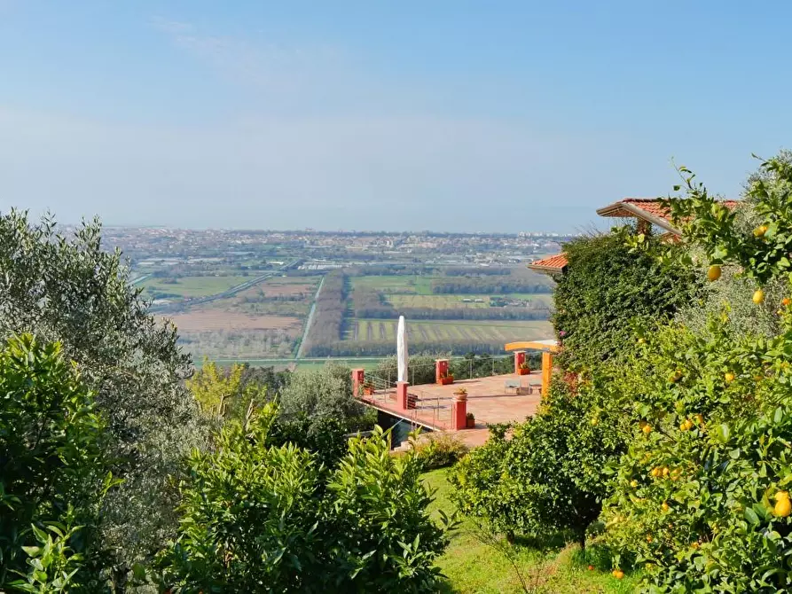 Immagine 86 di Casa colonica in vendita  a Massarosa