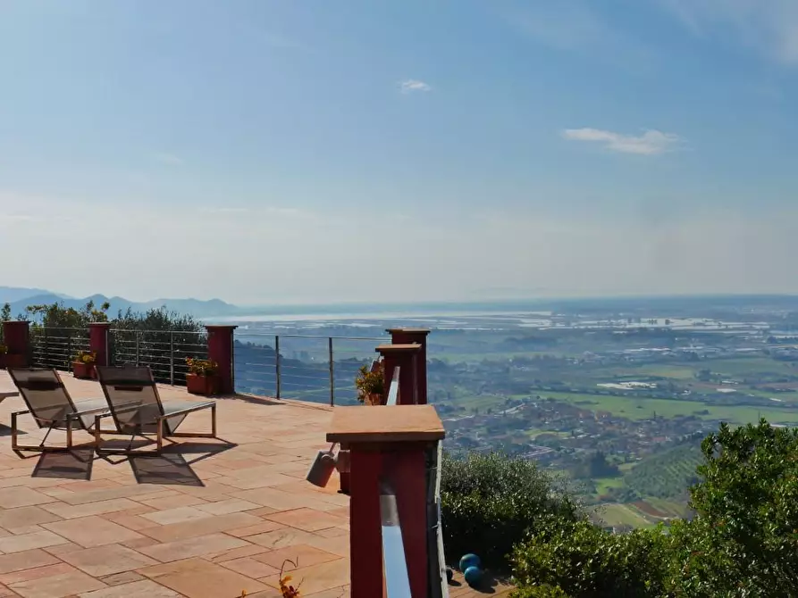 Immagine 21 di Casa colonica in vendita  a Massarosa