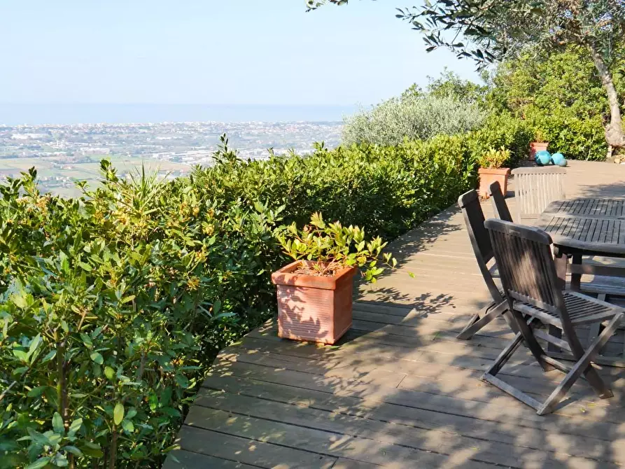 Immagine 49 di Casa colonica in vendita  a Massarosa