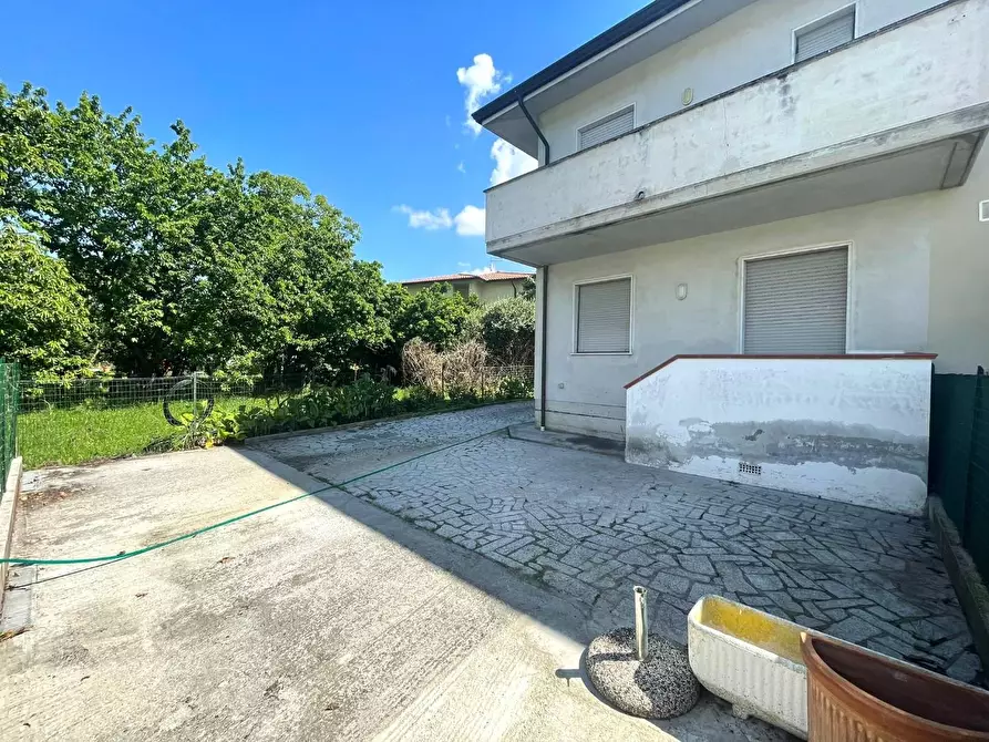 Immagine 3 di Villetta a schiera in vendita  a Montignoso