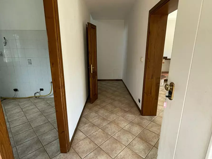 Immagine 7 di Villetta a schiera in vendita  a Montignoso