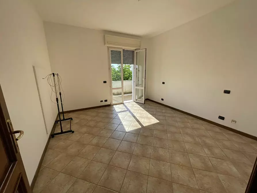 Immagine 12 di Villetta a schiera in vendita  a Montignoso