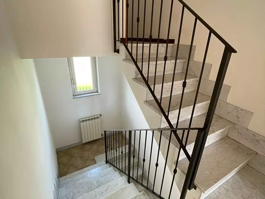 Immagine 19 di Villetta a schiera in vendita  a Montignoso