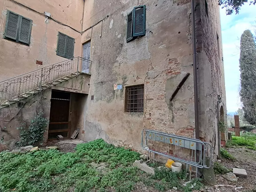 Immagine 8 di Garage in vendita  a Peccioli