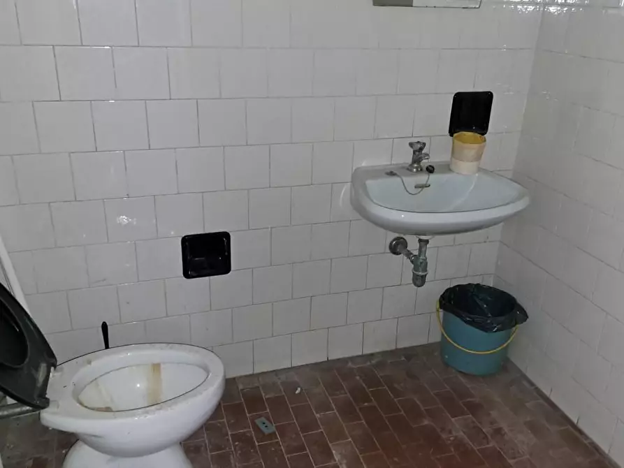 Immagine 7 di Garage in vendita  a Peccioli