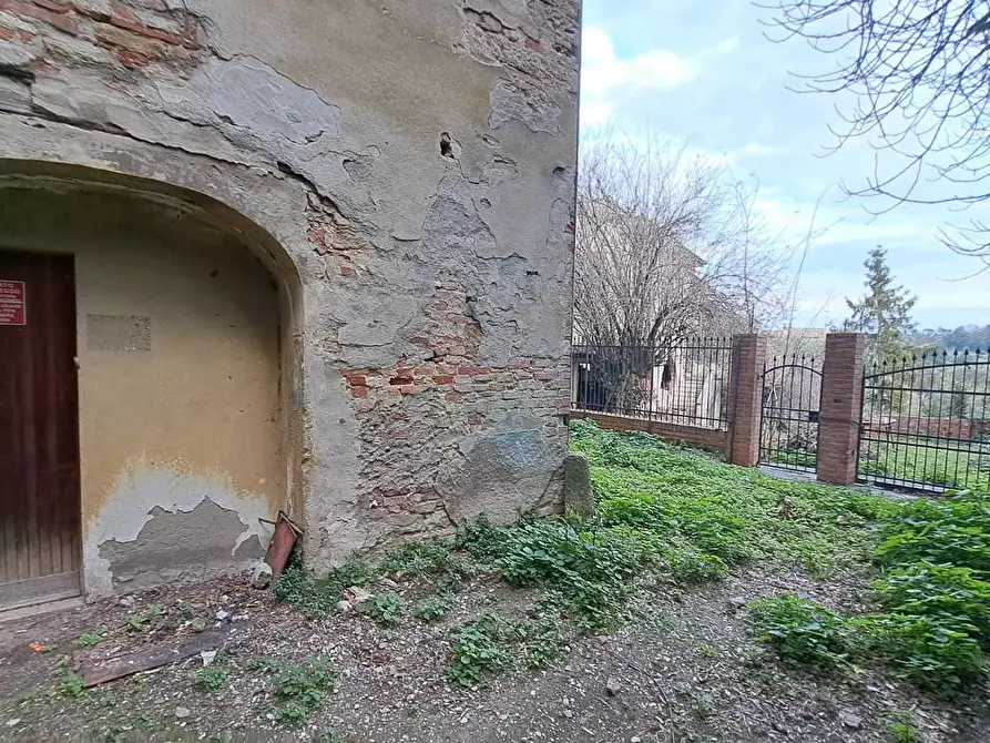 Immagine 4 di Garage in vendita  a Peccioli