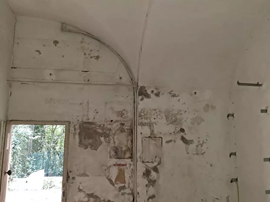 Immagine 3 di Garage in vendita  a Peccioli