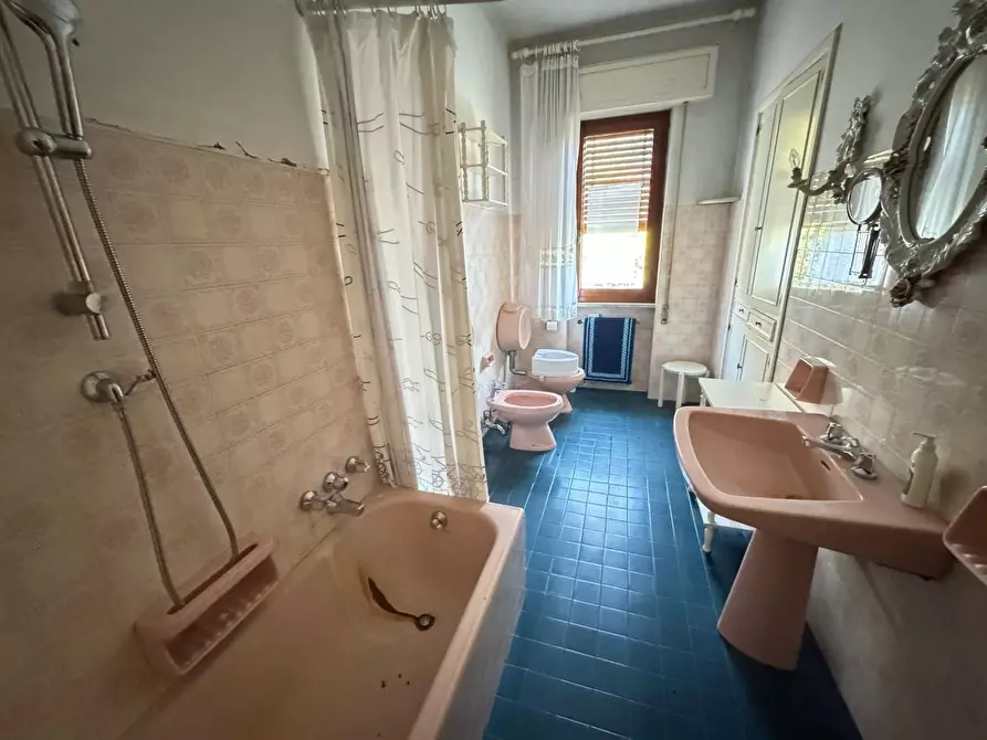 Immagine 3 di Casa indipendente in vendita  a Massa