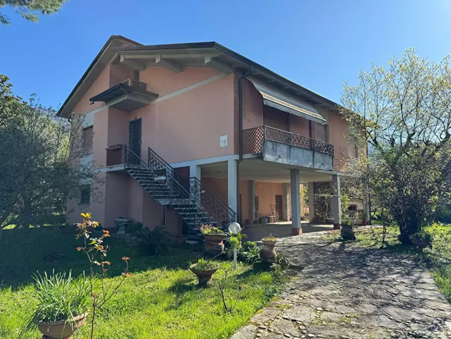 Immagine 1 di Casa indipendente in vendita  a Massa