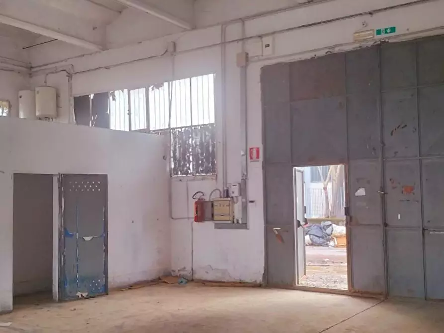 Immagine 10 di Attività artigianale in vendita  a Carmignano