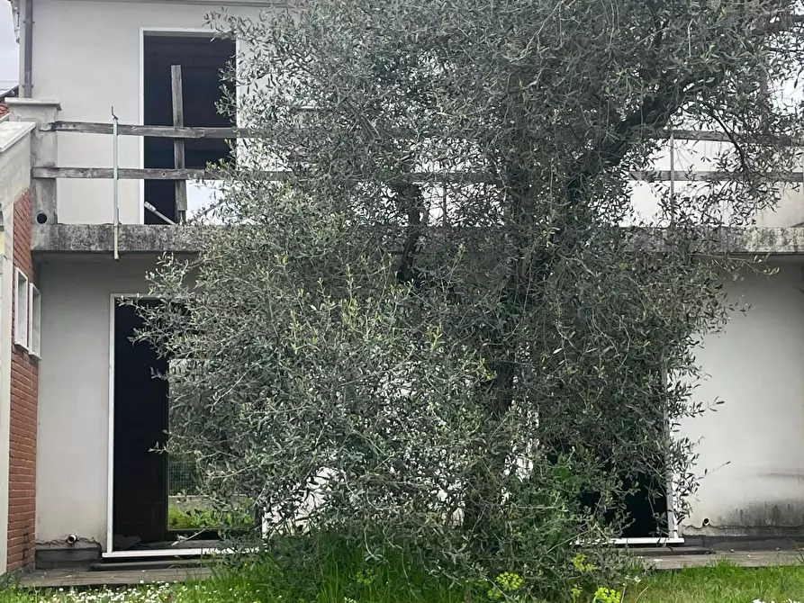 Immagine 22 di Villetta a schiera in vendita  a Ortonovo