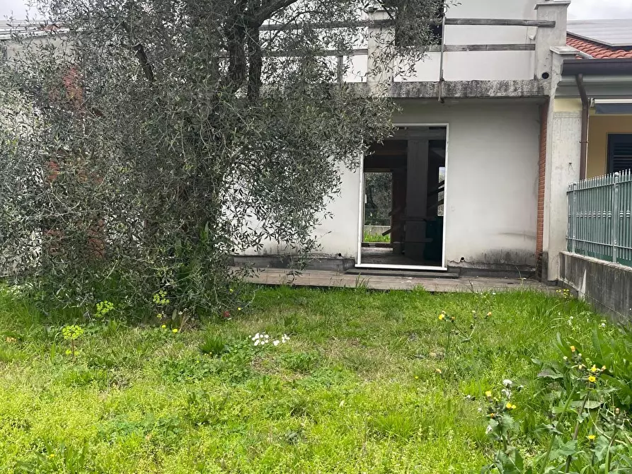 Immagine 14 di Villetta a schiera in vendita  a Ortonovo