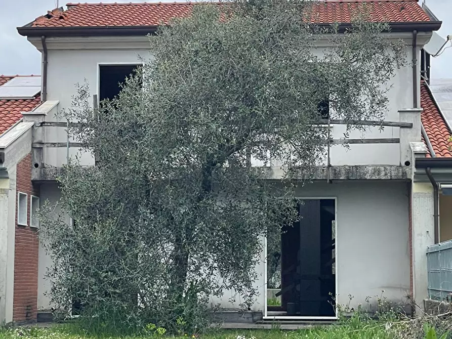 Immagine 13 di Villetta a schiera in vendita  a Ortonovo