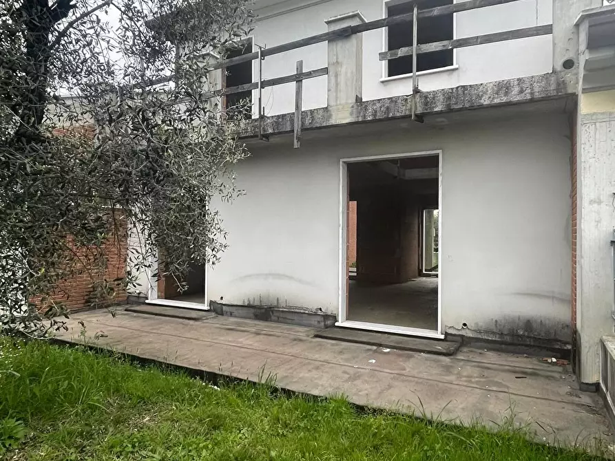 Immagine 16 di Villetta a schiera in vendita  a Ortonovo