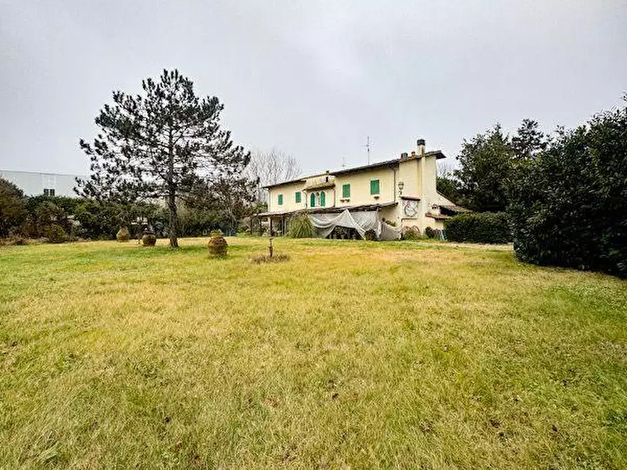 Immagine 4 di Villa in vendita  a Calcinaia