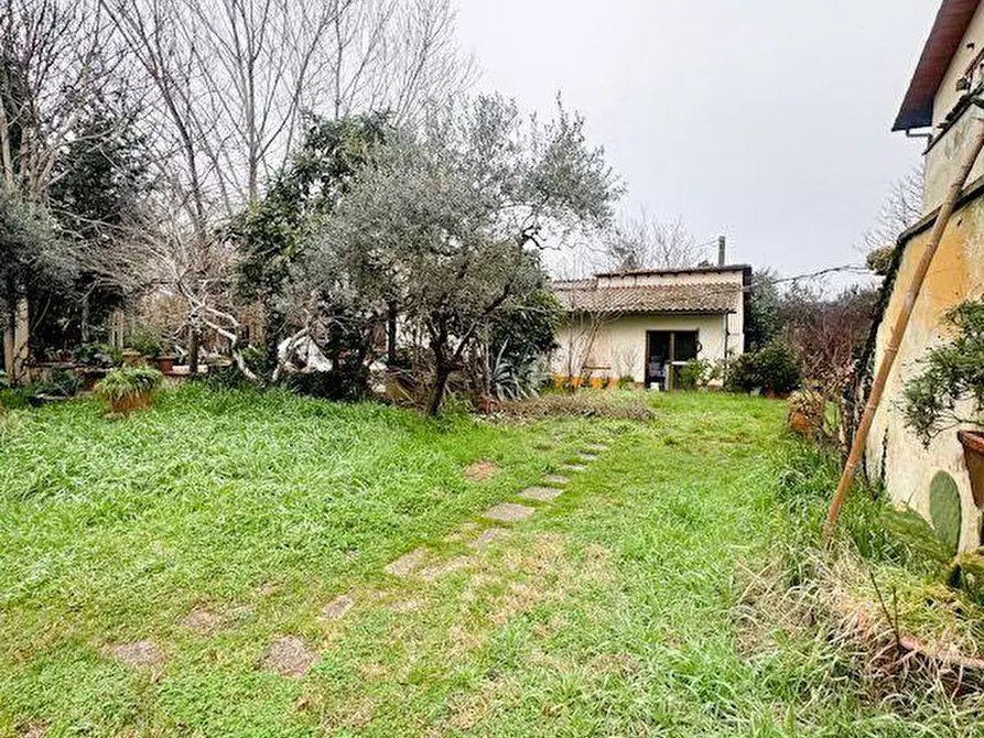 Immagine 10 di Villa in vendita  a Calcinaia