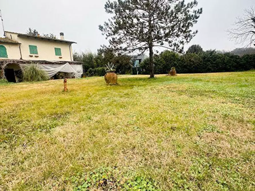 Immagine 2 di Villa in vendita  a Calcinaia