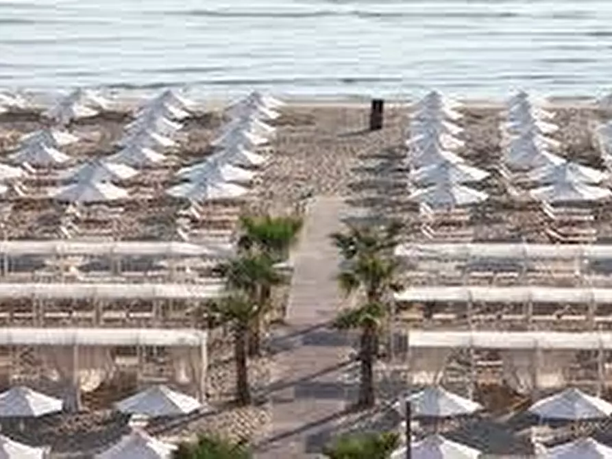 Immagine 15 di Attività commerciale in vendita  a Pietrasanta