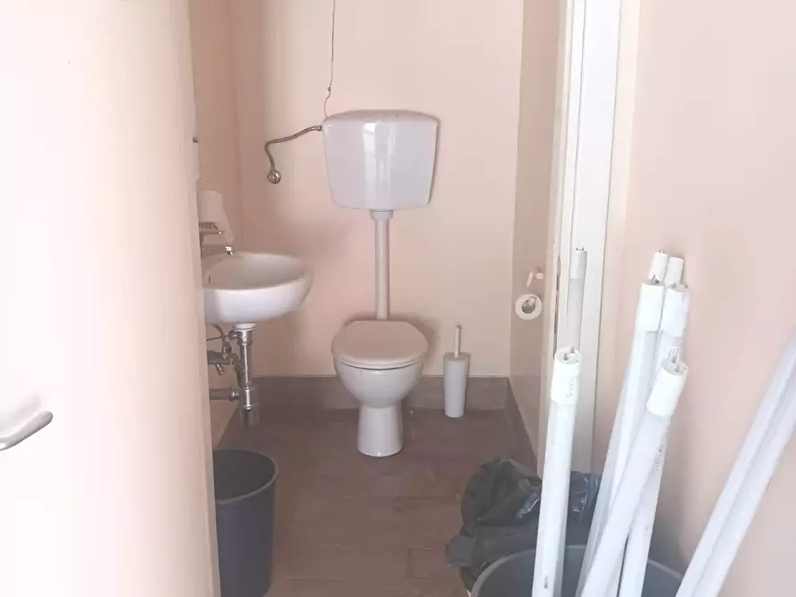 Immagine 10 di Locale commerciale in vendita  a Vicopisano