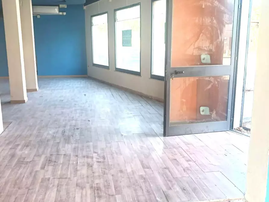 Immagine 2 di Locale commerciale in vendita  a Vicopisano